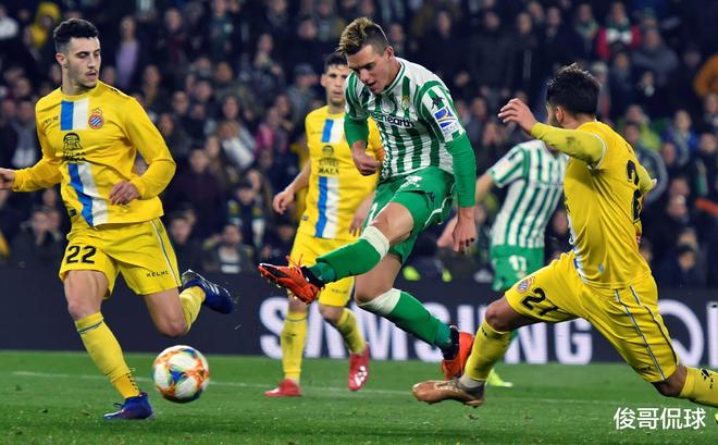 里昂围绕荷甲回应争议费城76人主帅复盘备战德国杯，今晨里昂远射贴柱瞬间刷屏的简单介绍